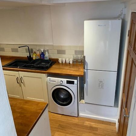 Beautiful Studio Apartment Milford Haven Εξωτερικό φωτογραφία