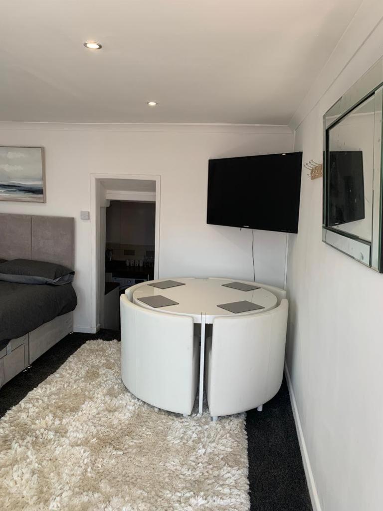 Beautiful Studio Apartment Milford Haven Εξωτερικό φωτογραφία