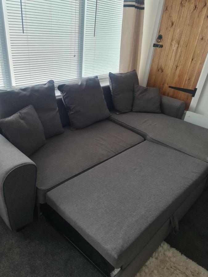 Beautiful Studio Apartment Milford Haven Εξωτερικό φωτογραφία